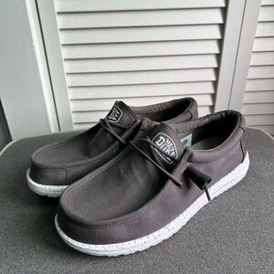 Hey Dude Wally Canvas Gray and White Slip-On Men’s Shoes Sz 8 NWOT